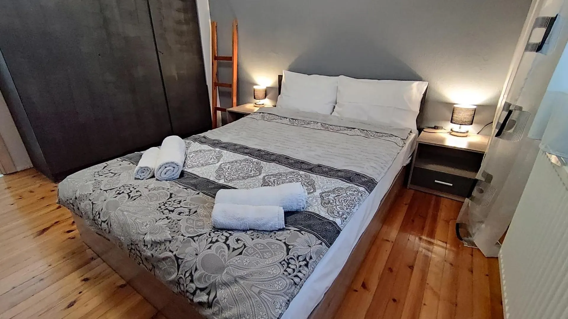 Cozy City Center Apartment location